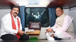 ट्रेन से अंबिकापुर के लिए रवाना हुए CM साय और डिप्टी सीएम,आज BJP के प्रशिक्षण शिविर में शामिल होंगे&nbsp;