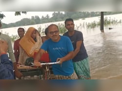 In Flooded Odisha, Doctor Ferries Pregnant Woman To Ambulance On Cart
