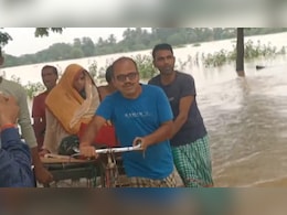 In Flooded Odisha, Doctor Ferries Pregnant Woman To Ambulance On Cart In Flooded Odisha, Doctor Ferries Pregnant Woman To Ambulance On Cart