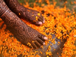 Hariyali Teej Mehndi Designs: हाथों ही नहीं बल्कि पैरों पर भी लगाएं खूबसूरत मेहंदी, यहां से देखिए लेटेस्ट डिजाइंस Hariyali Teej Mehndi Designs: हाथों ही नहीं बल्कि पैरों पर भी लगाएं खूबसूरत मेहंदी, यहां से देखिए लेटेस्ट डिजाइंस