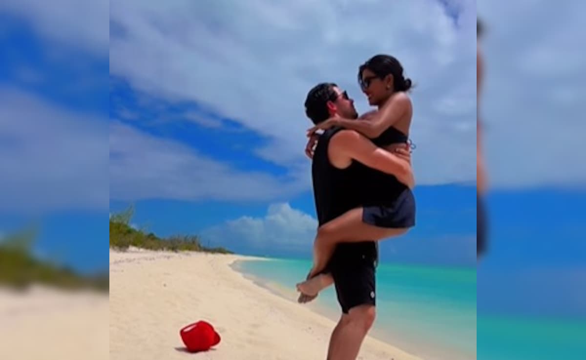 PDA Alert: Priyanka Chopra Jumps Into Nick Jonas's Arms For A Kiss On A Beach