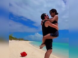 निक जोनस संग समंदर किनारे रोमांटिक हुई प्रियंका चोपड़ा, पति को किया KISS, वीडियो शेयर कर लिखा – 'आप मेरे हो' निक जोनस संग समंदर किनारे रोमांटिक हुई प्रियंका चोपड़ा, पति को किया KISS, वीडियो शेयर कर लिखा – 'आप मेरे हो'