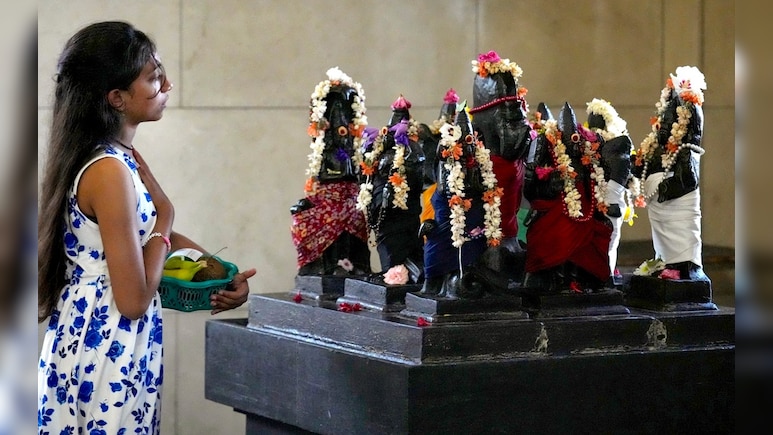 जब नवग्रहों के कारण जिंदगी में होने लगे बड़ा खेल, तब मंत्र जप के जरिए बिठाएं उनसे तालमेल जब नवग्रहों के कारण जिंदगी में होने लगे बड़ा खेल, तब मंत्र जप के जरिए बिठाएं उनसे तालमेल