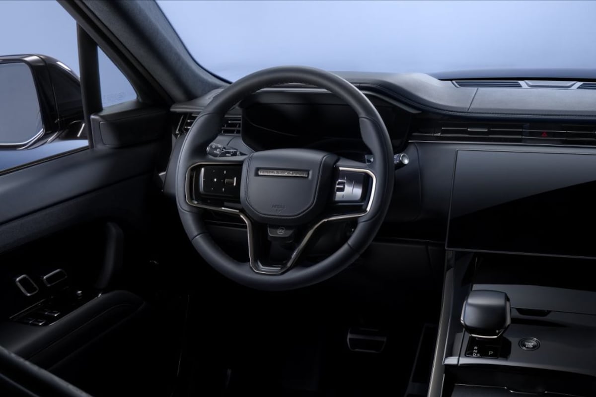 Land Rover SV Sport Black Edition interior