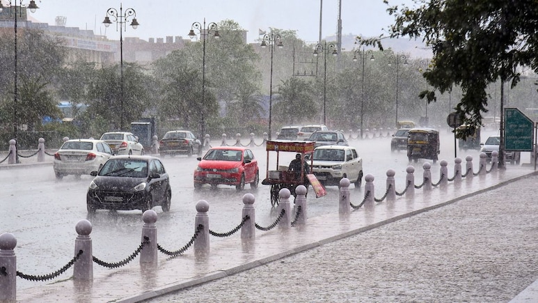 Rajasthan Rain: राजस्थान में बारिश का 'तांडव', जयपुर समेत इन इलाकों में भारी हाई अलर्ट जारी Rajasthan Rain: राजस्थान में बारिश का 'तांडव', जयपुर समेत इन इलाकों में भारी हाई अलर्ट जारी