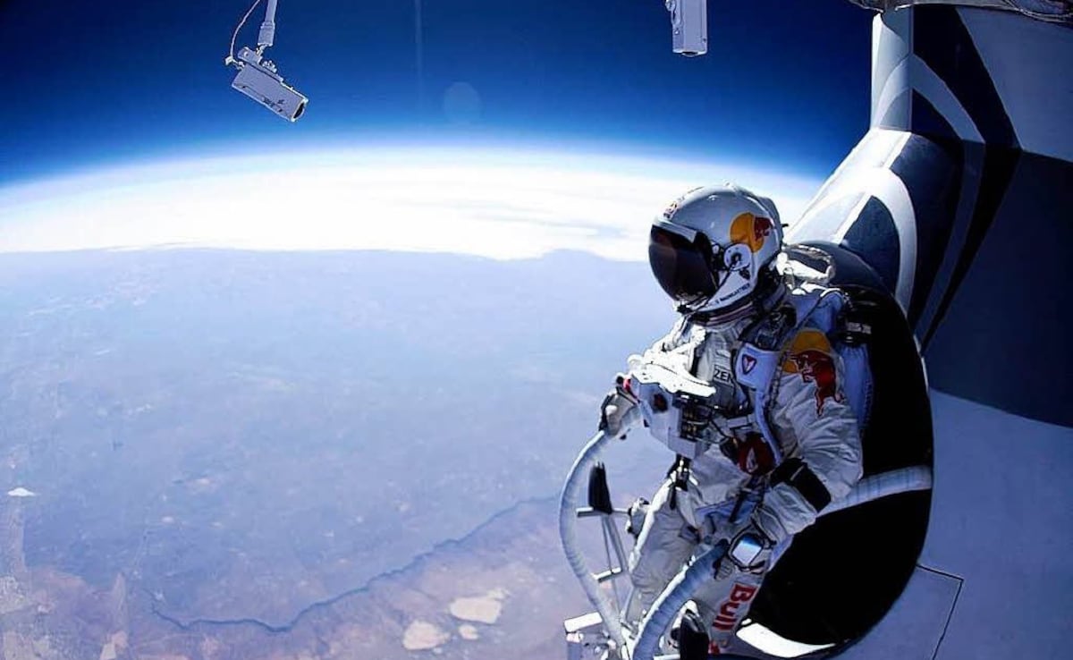 Skydiver, Who Jumped From Stratosphere In 2012, Dies Post Paragliding Mishap
