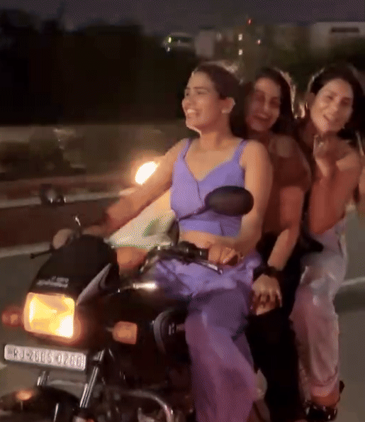 Viral Video: फेमस होने के चक्कर में तीन युवतियों ने कर दिया कांड, रील देख कर अगले दिन पहुंची पुलिस