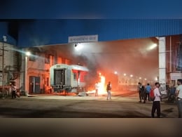 Rajasthan: अजमेर रेलवे कारखाने में एसी कोच में लगी आग, व‍िकराल रूप ल‍िया