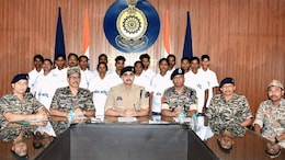 छत्तीसगढ़ के 5 जिलों में 66 नक्सलियों का सरेंडर, 2 करोड़ 27 लाख के हैं कुल इनामी