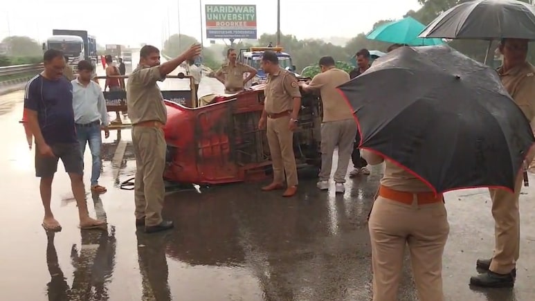पीछे से मारी टक्‍कर, उड़ गए ऑटो के परखच्‍चे... आगरा में दर्दनाक हादसा, 3 की मौत