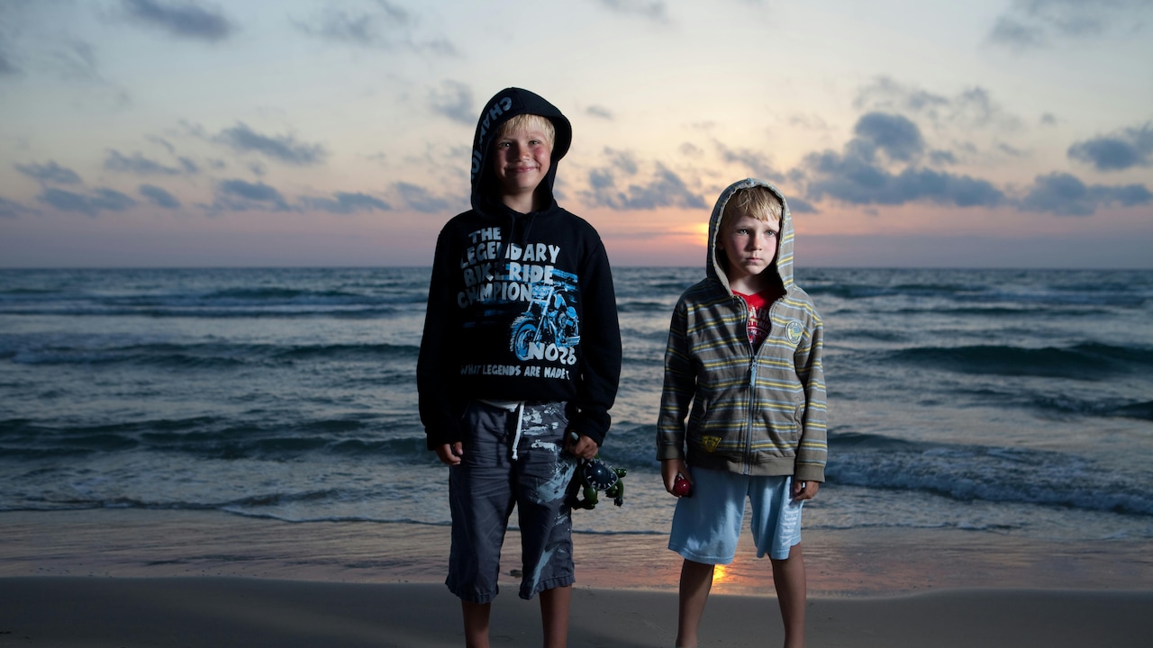 Here You Can Grab Kangaroo Pocket Hoodies For Your Teen Kid On Flipkart  