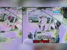 Rajasthan: एंबुलेंस में डीजल खत्म, ऑटो में ले जाना पड़ा अस्पताल, पूर्व प्रेमी के हमले से महिला टीचर की मौत Rajasthan: एंबुलेंस में डीजल खत्म, ऑटो में ले जाना पड़ा अस्पताल, पूर्व प्रेमी के हमले से महिला टीचर की मौत