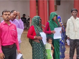 रोजगार सहायक पर धोखाधड़ी का आरोप, LIC और PM आवास के नाम पर दो महिला को लगाया चूना रोजगार सहायक पर धोखाधड़ी का आरोप, LIC और PM आवास के नाम पर दो महिला को लगाया चूना