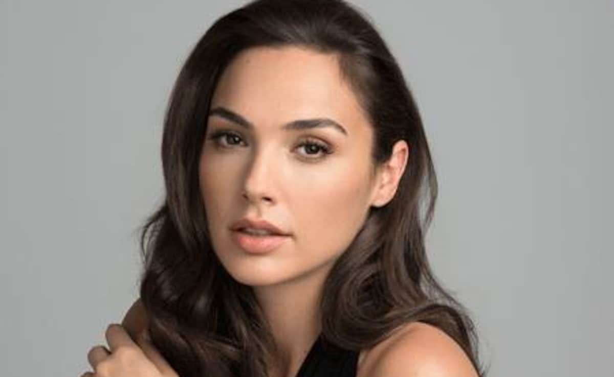 Gal Gadot, Criticized For Comments On Gaza War, Opens Jerusalem Film Festival With Call To End War