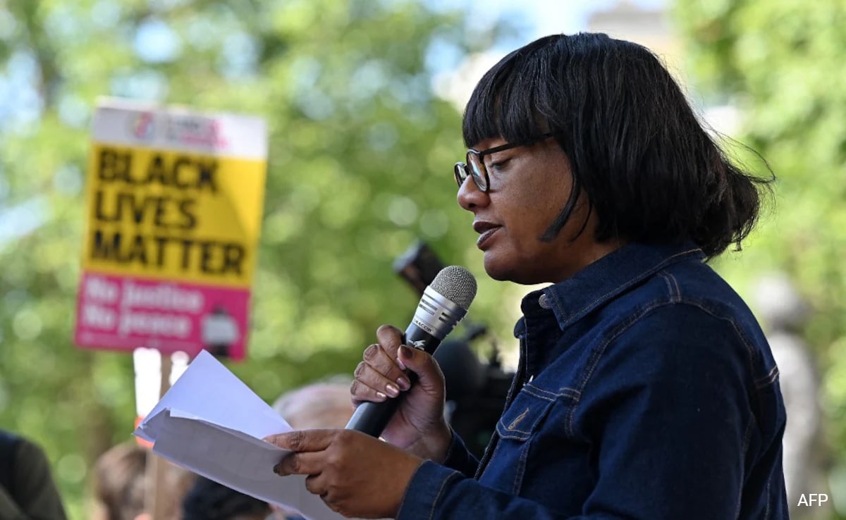 Обединеното кралство Ветеранският политик Даян Абът първата чернокожа жена станала