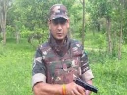 Gwalior: TI मंगल सिंह पपोला सस्पेंड, 16 साल पहले नीमच में किया था फर्जी एनकाउंटर, CBI के वारंट जारी करते हो गए फरार  Gwalior: TI मंगल सिंह पपोला सस्पेंड, 16 साल पहले नीमच में किया था फर्जी एनकाउंटर, CBI के वारंट जारी करते हो गए फरार