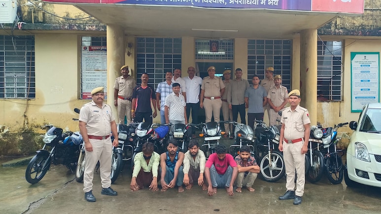 अपराधियों का ऐसा गैंग जो शौक पूरे करने के लिए करता था चोरी, उड़ाए 15 लाख की 11 गाड़ियां अपराधियों का ऐसा गैंग जो शौक पूरे करने के लिए करता था चोरी, उड़ाए 15 लाख की 11 गाड़ियां