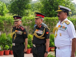 कारगिल विजय दिवस : रक्षा मंत्री राजनाथ सिंह और सेना प्रमुखों ने दी कारगिल के वीरों को श्रद्धांजलि कारगिल विजय दिवस : रक्षा मंत्री राजनाथ सिंह और सेना प्रमुखों ने दी कारगिल के वीरों को श्रद्धांजलि