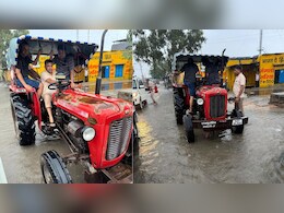 Rajasthan: बारिश में ट्रैक्टर से निकले DM-SP, अलर्ट मोड पर प्रशासन; स्कूलों में छुट्टी के निर्देश Rajasthan: बारिश में ट्रैक्टर से निकले DM-SP, अलर्ट मोड पर प्रशासन; स्कूलों में छुट्टी के निर्देश