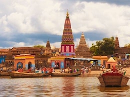 Pandharpur News : चंद्रभागेच्या नावाखाली पंढरपुरात भाविकांच्या भावनांशी खेळ, धक्कादायक CCTV फुटेज आलं समोर  Pandharpur News : चंद्रभागेच्या नावाखाली पंढरपुरात भाविकांच्या भावनांशी खेळ, धक्कादायक CCTV फुटेज आलं समोर