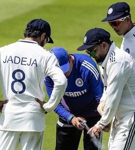 Watch: Injury Scare For Rishabh Pant, Taken Off The Field During 3rd India vs England Test. Heres What Happened