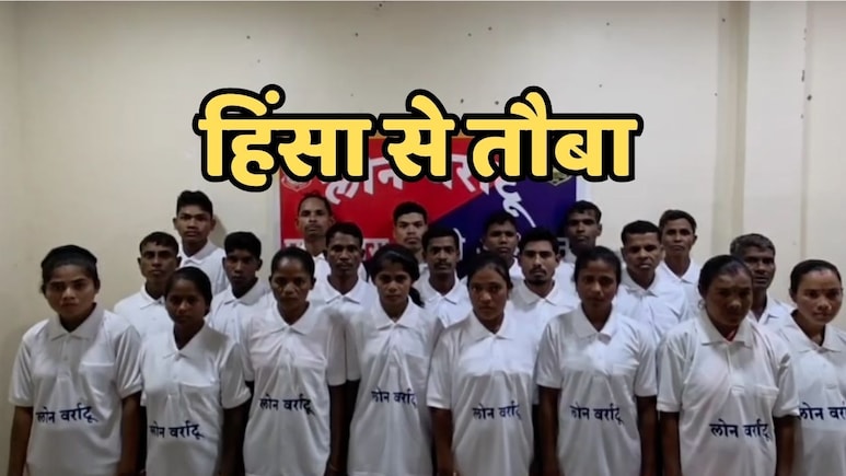 छत्तीसगढ़ में नक्सलियों की टूटी कमर, एक दिन में  55 लाख रुपये के इनामी समेत 29 खूंखारों ने किया सरेंडर, 7 गिरफ्तार