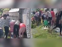 डीजल से लबालब भरे टैंकर के पलटते ही...मुफ्त का डीजल बटोरने के लिए बाल्टी-मग्गा लेकर पहुंच गए गांव वाले डीजल से लबालब भरे टैंकर के पलटते ही...मुफ्त का डीजल बटोरने के लिए बाल्टी-मग्गा लेकर पहुंच गए गांव वाले