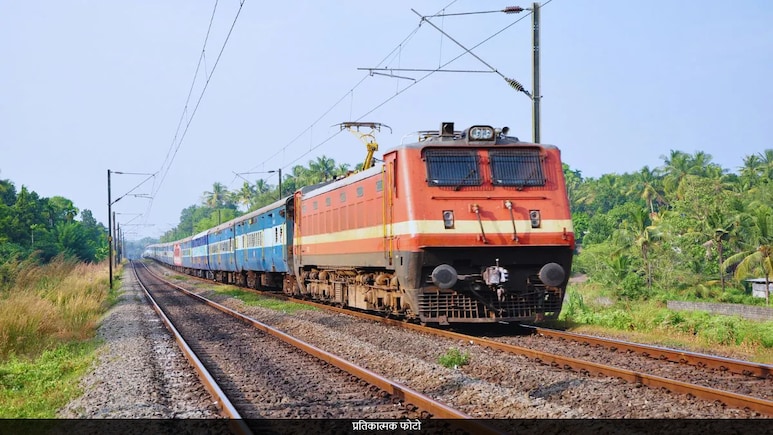 Konkan News : गणेशोत्सवाच्या तोंडावर कोकणवासियांसाठी मोठी बातमी; महत्त्वाचा थांबा मंजूर Konkan News : गणेशोत्सवाच्या तोंडावर कोकणवासियांसाठी मोठी बातमी; महत्त्वाचा थांबा मंजूर