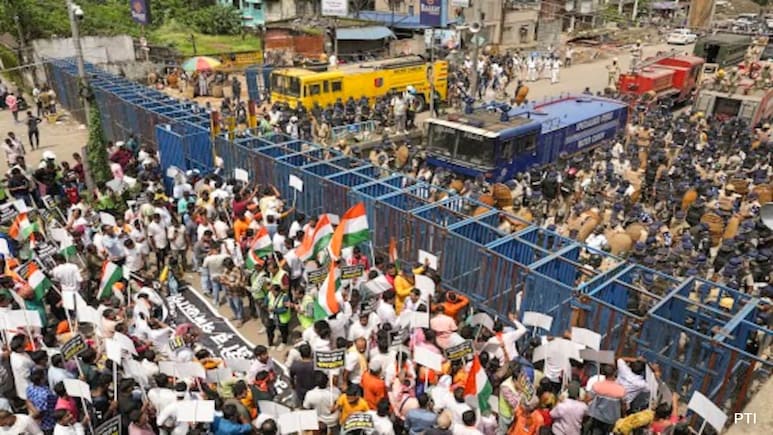 One Year On, Protestors March To West Bengal Secretariat 'Nabanna' Demanding Justice In RG Kar Case One Year On, Protestors March To West Bengal Secretariat 'Nabanna' Demanding Justice In RG Kar Case
