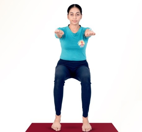 मजबूत और हेल्दी घुटनों के लिए घर पर करें अर्ध-उकड़ू योगासन, जानिए आसान तरीका