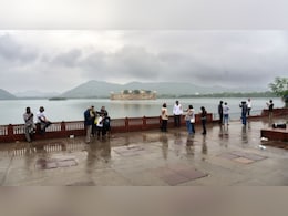 Weather Alert: राजस्थान में मेघगर्जन के साथ बारिश का कहर, जानें कब थमेगी बारिश; आया नया अलर्ट Weather Alert: राजस्थान में मेघगर्जन के साथ बारिश का कहर, जानें कब थमेगी बारिश; आया नया अलर्ट