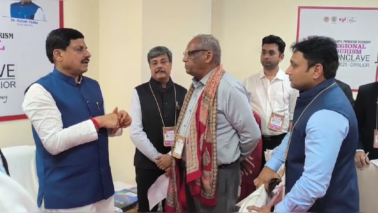 टूरिज्म कॉन्क्लेव में सीएम यादव ने पेश की बड़ी प्लानिंग, बोले-'पर्यटन को बढ़ाने के लिए करेंगे हर संभव प्रयास टूरिज्म कॉन्क्लेव में सीएम यादव ने पेश की बड़ी प्लानिंग, बोले-'पर्यटन को बढ़ाने के लिए करेंगे हर संभव प्रयास