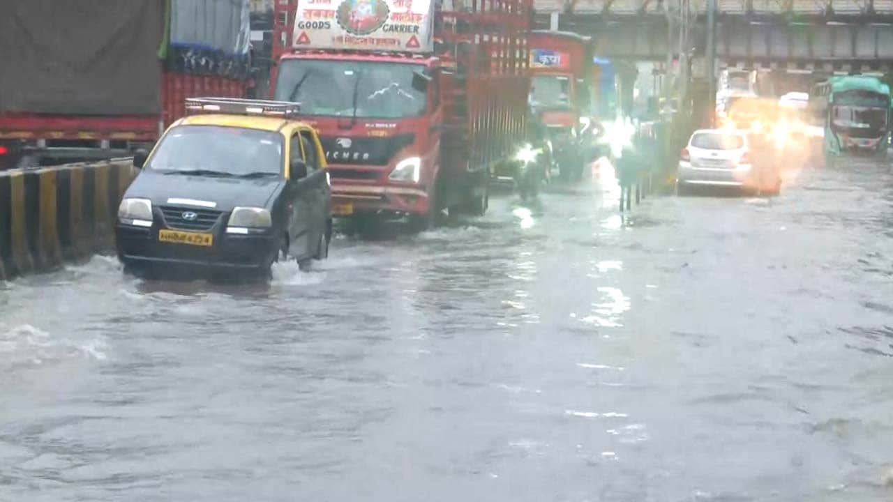 Video : Mumbai Sees Heavy Rainfall, Waterlogging In Several Parts Of City