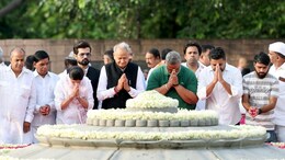 Rajiv Gandhi Jayanti: कांग्रेस ने मनाया सद्भावना दिवस, राजीव गांधी की जयंती पर वीरभूमि पर अर्पित की श्रद्धांजलि