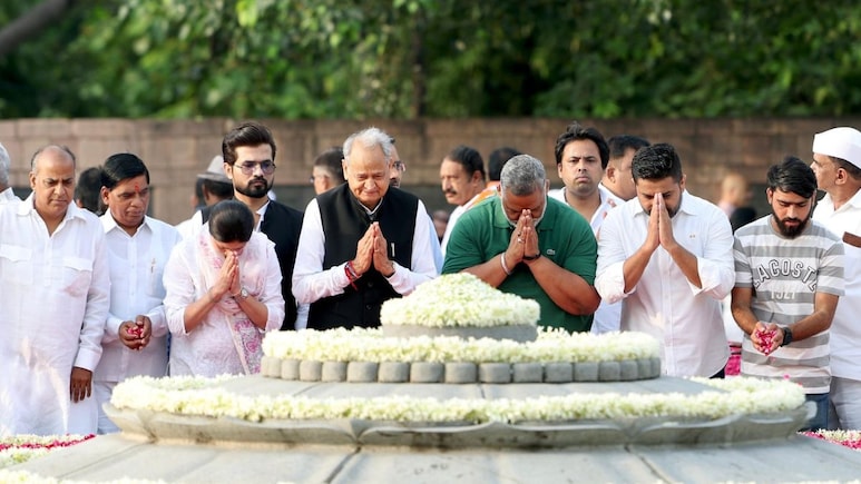 Rajiv Gandhi Jayanti: कांग्रेस ने मनाया सद्भावना दिवस, राजीव गांधी की जयंती पर वीरभूमि पर अर्पित की श्रद्धांजलि