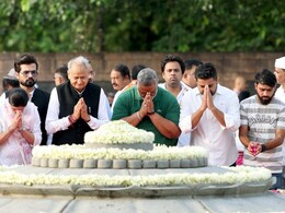 Rajiv Gandhi Jayanti: कांग्रेस ने मनाया सद्भावना दिवस, राजीव गांधी की जयंती पर वीरभूमि पर अर्पित की श्रद्धांजलि Rajiv Gandhi Jayanti: कांग्रेस ने मनाया सद्भावना दिवस, राजीव गांधी की जयंती पर वीरभूमि पर अर्पित की श्रद्धांजलि