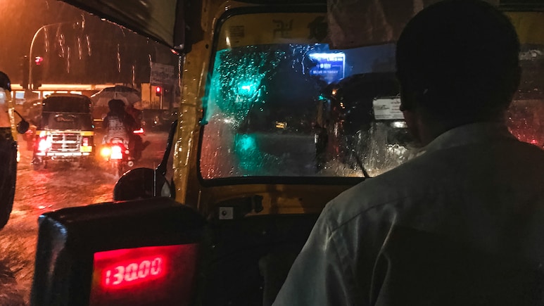 इतनी दूर नौकरी क्यों ली ? ऑटो ड्राइवर ने किया परेशान, बीच रास्ते में उतारकर की बहस, महिला ने सुनाई आपबीती इतनी दूर नौकरी क्यों ली ? ऑटो ड्राइवर ने किया परेशान, बीच रास्ते में उतारकर की बहस, महिला ने सुनाई आपबीती