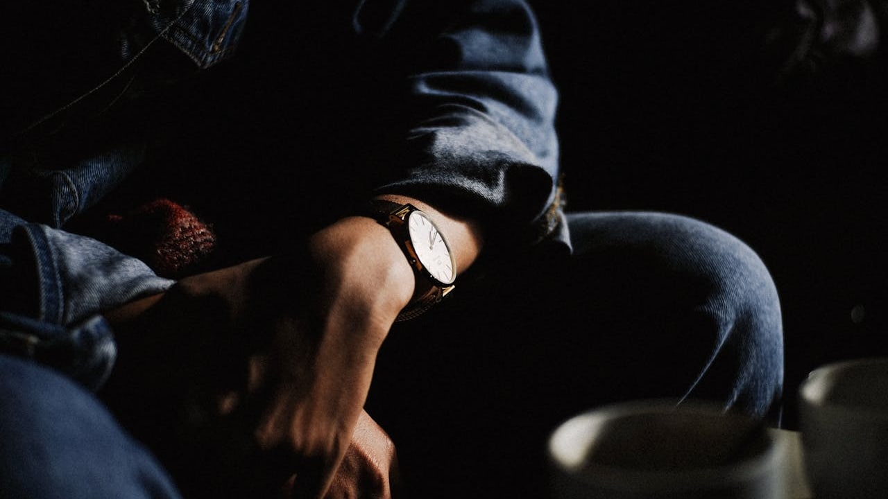 Why People Still Wear Watches In The Age Of Smartphones