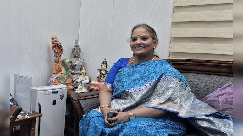 यूपी में अफसरों और नेताओं के बीच खत्म नहीं हो रही तनातनी, अब लखनऊ की मेयर ने फोड़ा लेटर बम यूपी में अफसरों और नेताओं के बीच खत्म नहीं हो रही तनातनी, अब लखनऊ की मेयर ने फोड़ा लेटर बम