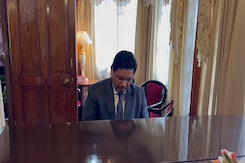 Meghalaya Chief Minister Plays "Pehla Nasha" On 150-Year-Old Piano Meghalaya Chief Minister Plays "Pehla Nasha" On 150-Year-Old Piano