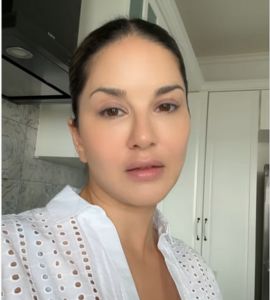 Sunny Leone Found Worms In Her Tomatoes - What To Do If You Find The Same