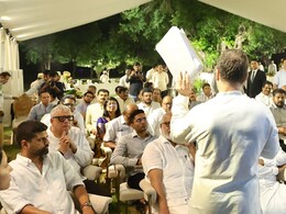 राहुल गांधी के घर इंडिया गठबंधन की डिनर मीटिंग, SIR और 'वोट चोरी' को लेकर कांग्रेस नेता ने रखी बात