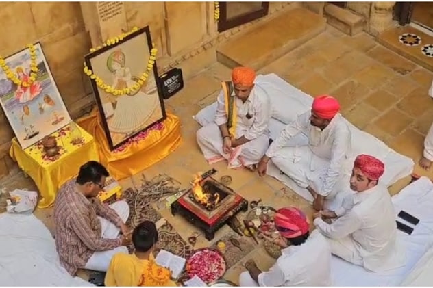 सोनार किले में कुलदेवी मां स्वांगिया की पूजा के दौरान ली गई तस्वीर. सोनार किले में कुलदेवी मां स्वांगिया की पूजा के दौरान ली गई तस्वीर.