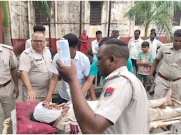 Pratapgarh Police Attacked: प्रतापगढ़ में पुलिस पर हमला, भीड़ ने आंखों में मिर्ची डाली, लाठी से पीटा, 9 हिरासत में Pratapgarh Police Attacked: प्रतापगढ़ में पुलिस पर हमला, भीड़ ने आंखों में मिर्ची डाली, लाठी से पीटा, 9 हिरासत में