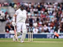 भारत के खिलाफ एक हाथ से बल्लेबाजी को उतरा था यह दिग्गज, टीम में नहीं मिली जगह तो लिया संन्यास भारत के खिलाफ एक हाथ से बल्लेबाजी को उतरा था यह दिग्गज, टीम में नहीं मिली जगह तो लिया संन्यास