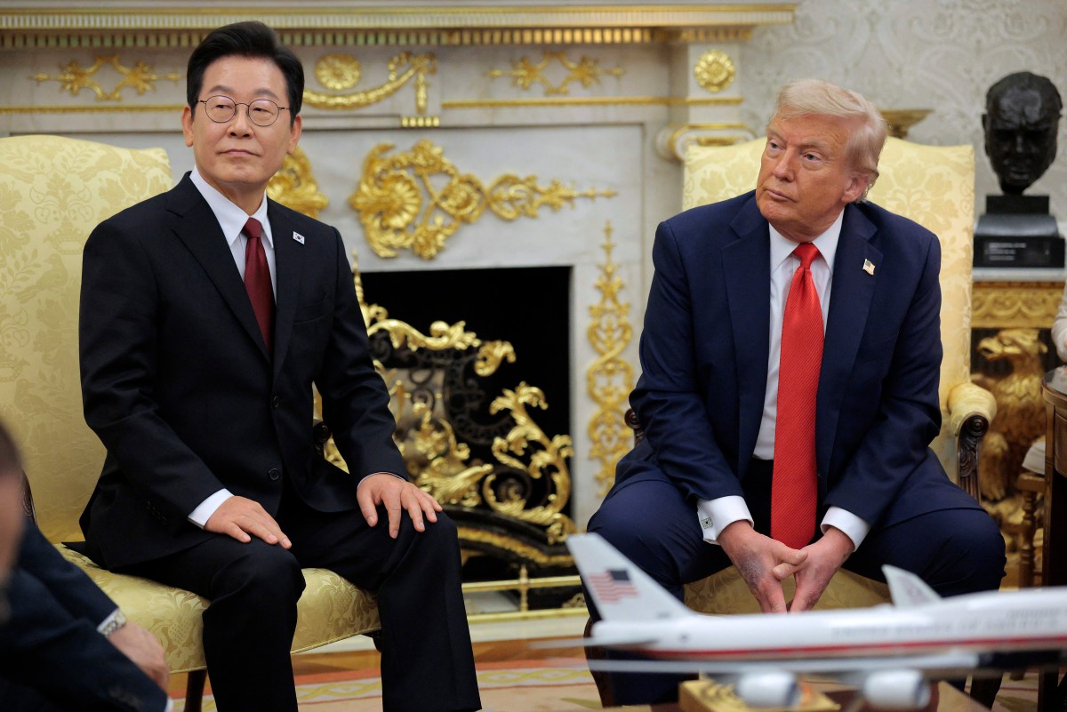 Trump Repeatedly Praises Kim Jong Un During Meet With South Korea President