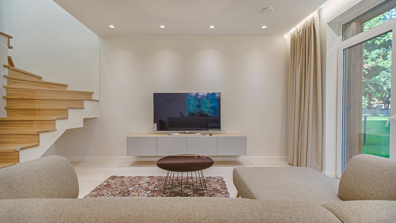 Top 5 Ultra-HD And QLED Smart TVs That Look Like Wall Art: 2025 Edition