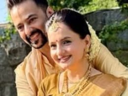 Gia Manek, Gopi Bahu Of <i>Saath Nibhaana Saathiya</i>, Marries <i>Diya Aur Baati Hum</i> Actor Varunn Jain. See Pics Gia Manek, Gopi Bahu Of <i>Saath Nibhaana Saathiya</i>, Marries <i>Diya Aur Baati Hum</i> Actor Varunn Jain. See Pics