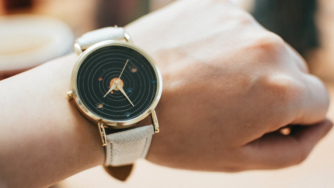 Why People Still Wear Watches In The Age Of Smartphones