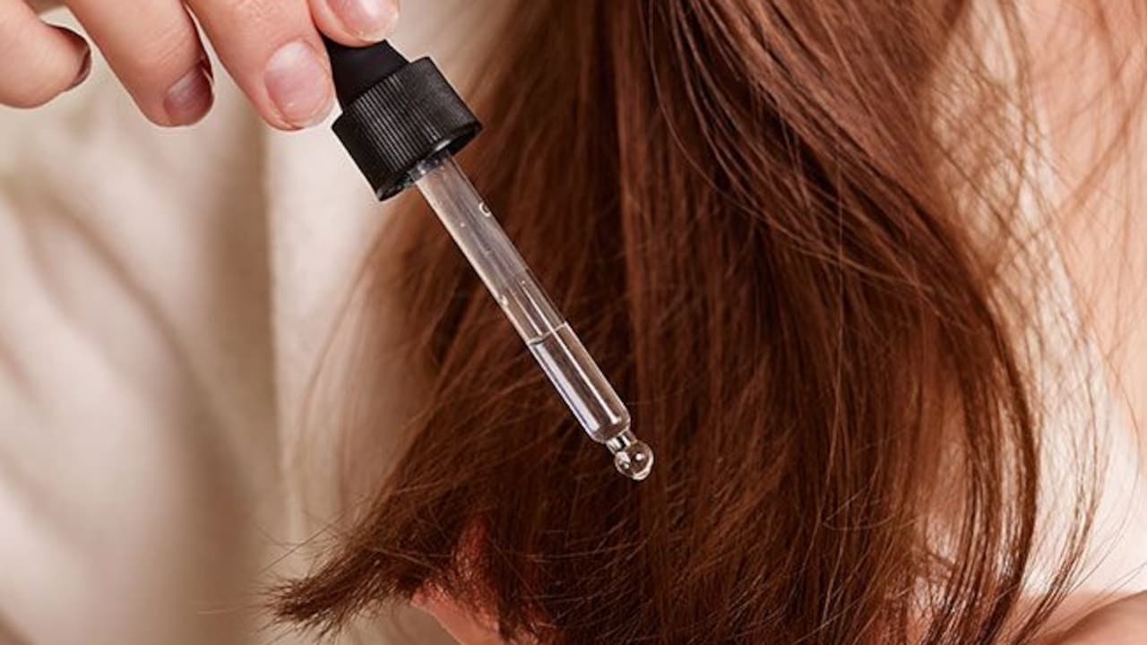 Get silky and shiny hair instantly with top nourishing hair serum
